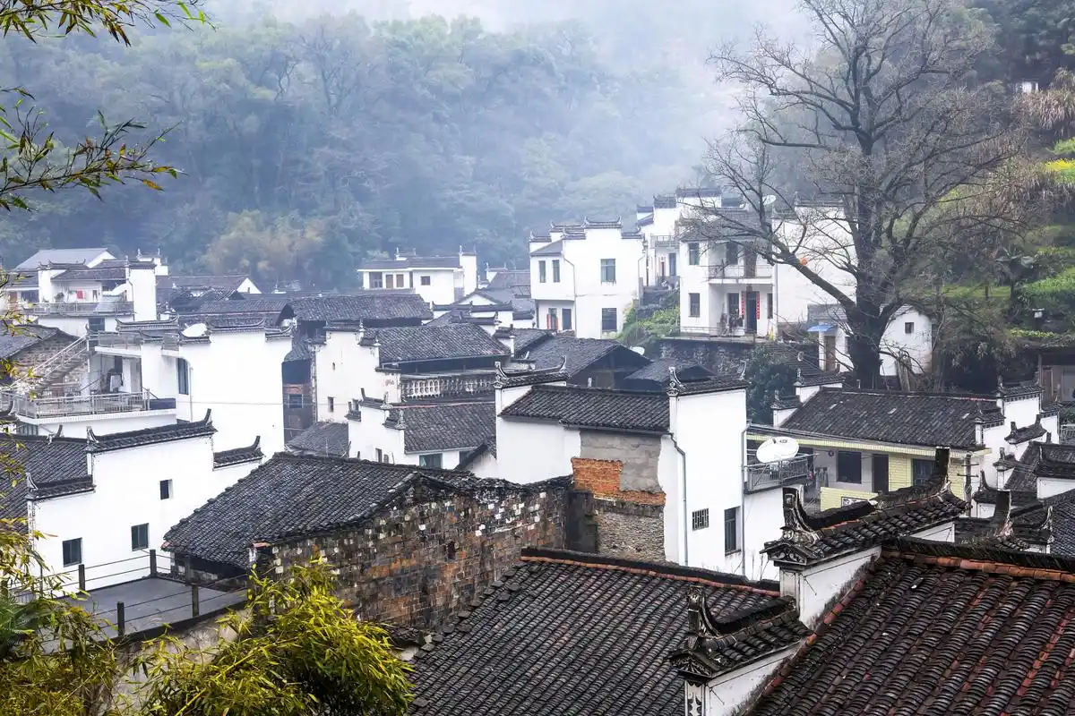 婺源位于江西省北部,被誉为"中国最美丽的乡村".