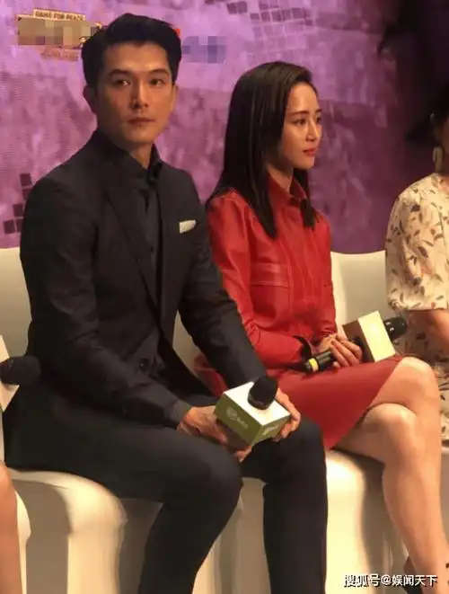 2019年,有媒体拍到邱泽和张钧甯外出的画面.