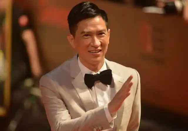 渣渣辉从"挨打男"到"七料影帝"之路,全因背后的女人悉心支持