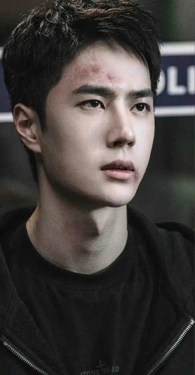 王一博的下颌线和喉结很贵 #王一博