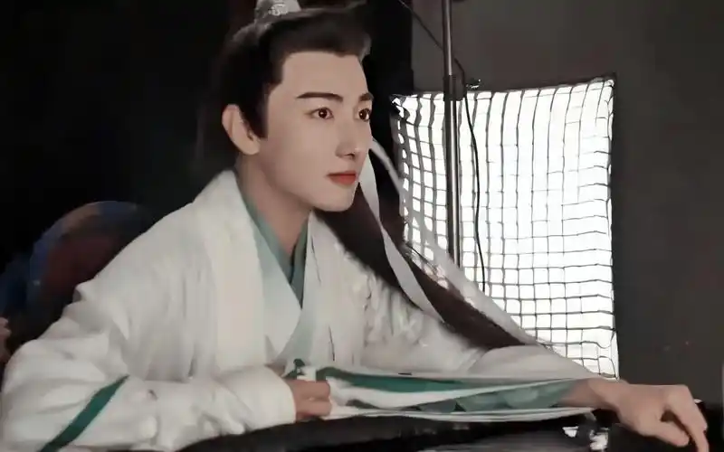 夜燕白刘昱晗估计又一个三观跟着五官跑的反派