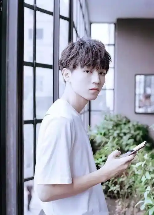 王俊凯对这个爱好情有独钟,粉丝们都很心疼!_时候_化妆_王源