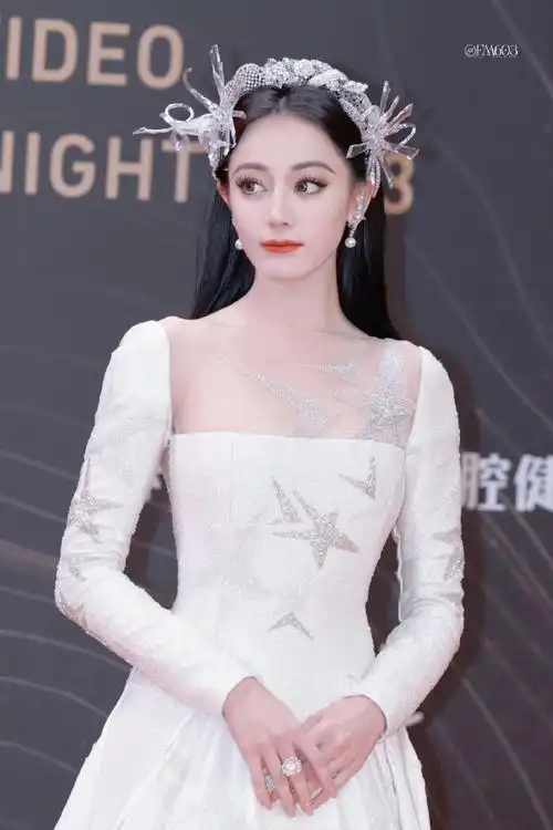 迪丽热巴 芭比公主##星光大赏红毯