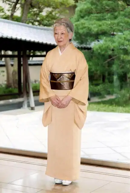 日本皇后美智子迎来81岁生日思考有关战争与和平问题