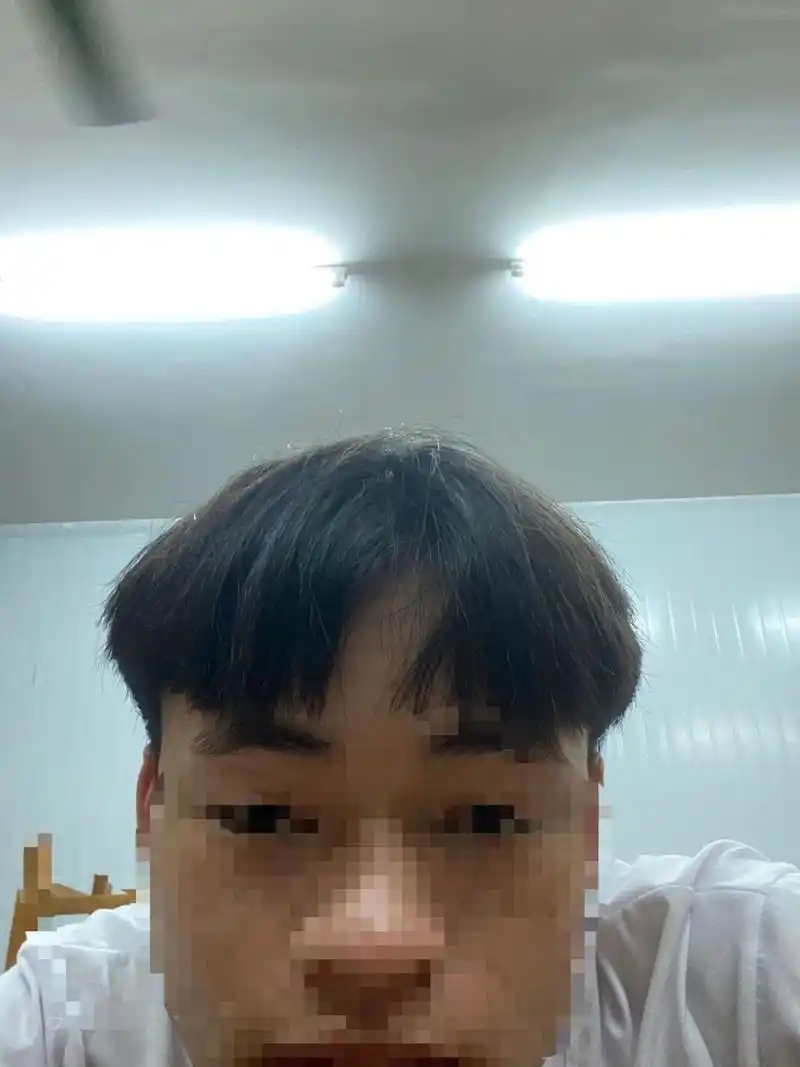 男生一定要拉直头发,因为你不知道你有多傻 因为我烫过锡纸烫然后期