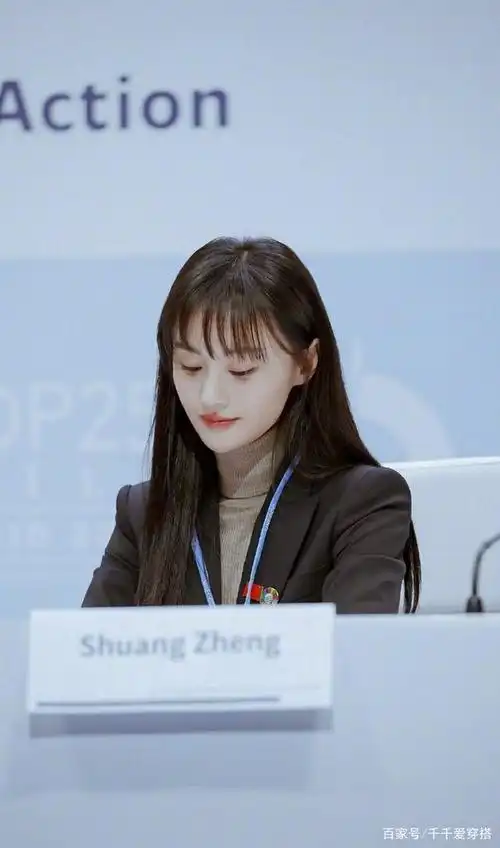 郑爽不理分手传闻,一改往日穿搭风格,超a西装又美又飒