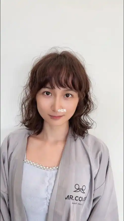 烫发中发烫发减龄烫发减龄发型好看刘海