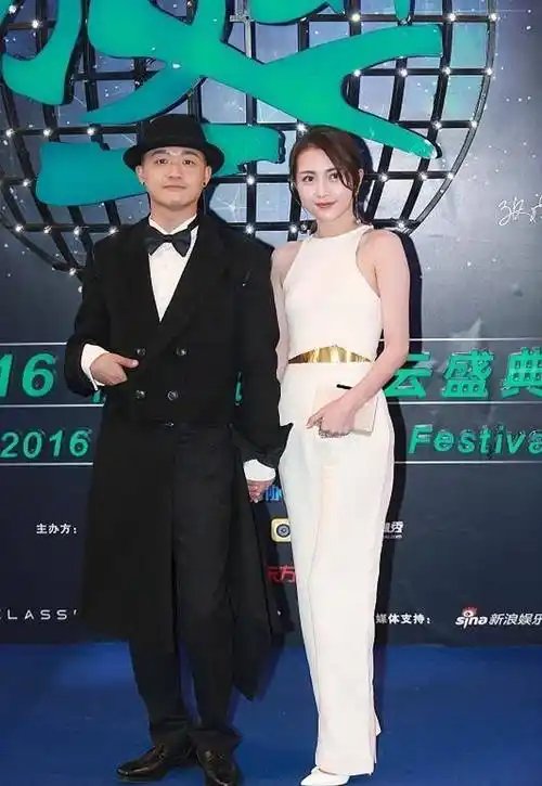 这个情人节有点特殊:胡歌依旧单身,袁弘陶喆当爸,李沁没有脱单_包文婧