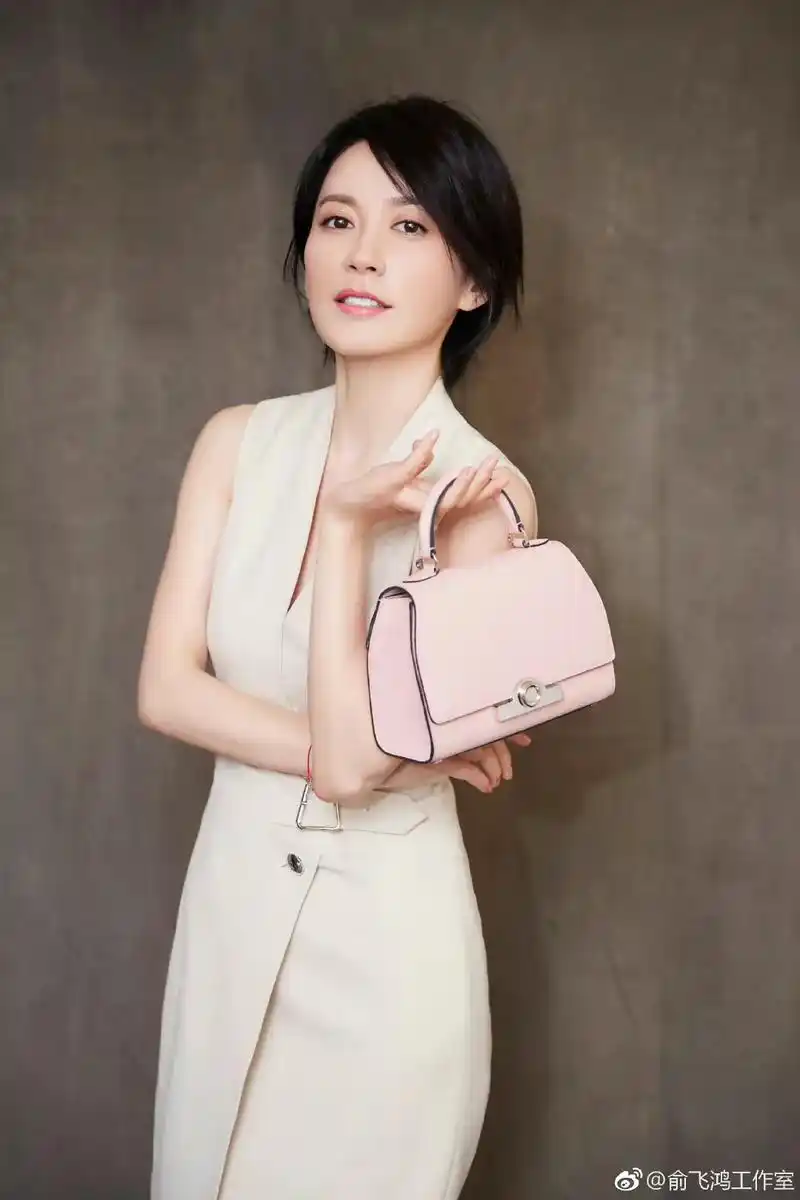 50岁俞飞鸿,容颜未老,身材有料,女神真是太美太仙了!00 - 抖音