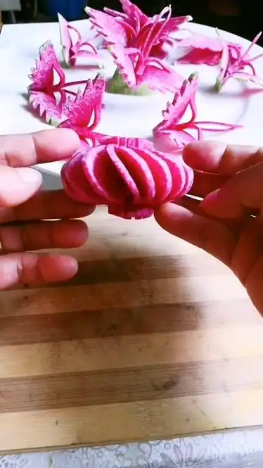 胡萝卜蝴蝶盘饰,都说被惊艳了,给我2分钟教你自己在家做!