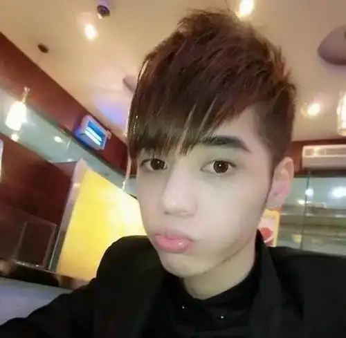 没看过这个视频,你永远不知道戴眼镜的男生留起发型来有多帅!