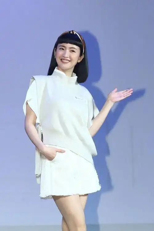 冬天长发难打理,林依晨的御姐短发我先剪!-腾讯新闻