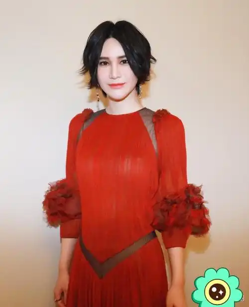 作为06届超女冠军的尚雯婕,自出道以来,就一直有着非常明显的自我标签