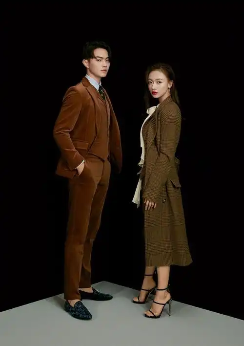 吴谨言许凯再携手登封互动有爱 动作一致甜翻众人