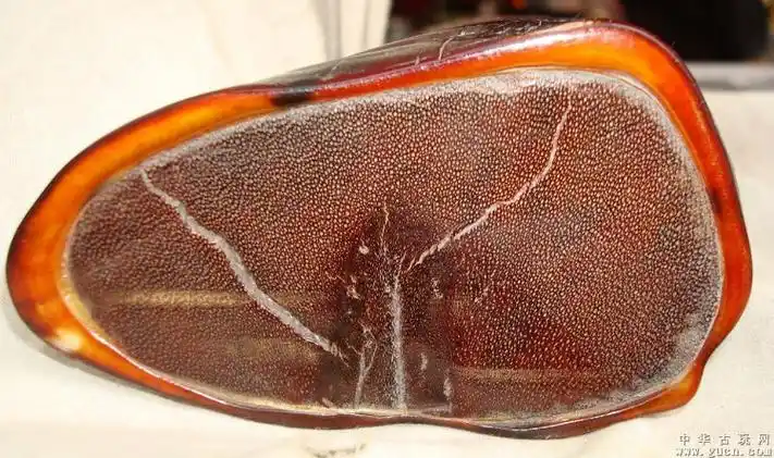 轻风无意 馆藏分类"广角"(非洲犀牛角)的物件市场,黑市价格是毛料480