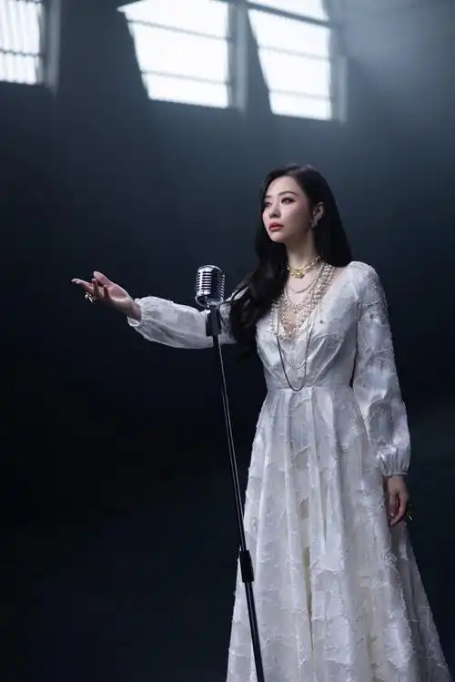 张靓颖超话99#张靓颖 我的伤就是我的光#光,指引远方,将一路点亮.