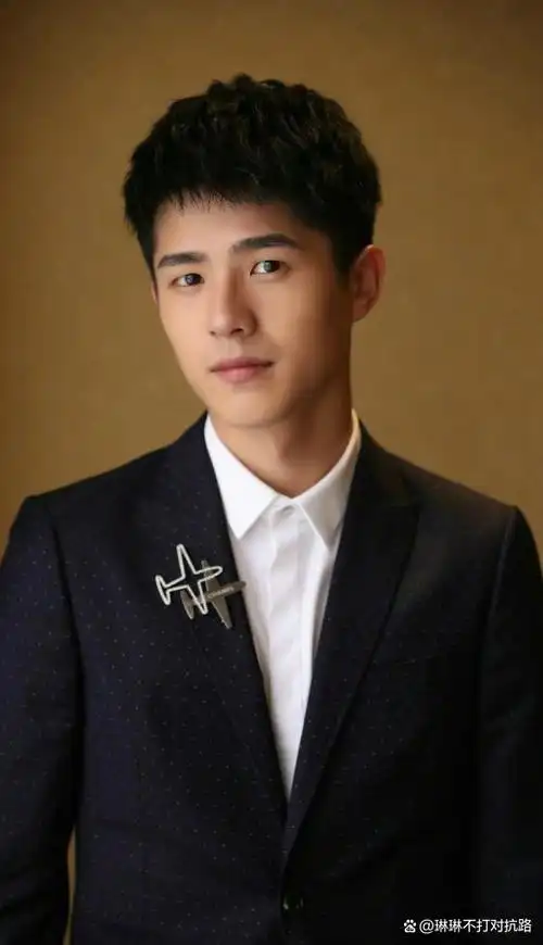 网友还说,感觉他们两人在一起之后,他的面相都变了,让人不再喜欢.