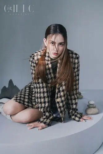 昆凌凌乱长发优雅写真图片58