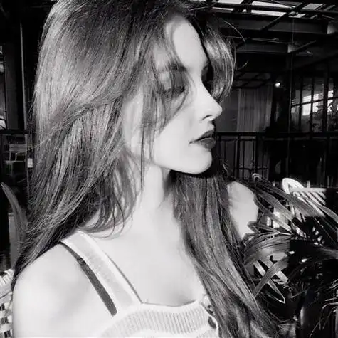 高冷霸气真人女生头像黑白侧脸