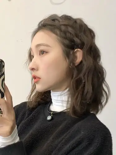 甜美俏皮蛋卷头短发女生不能错过的烫发