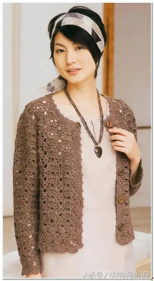 怜莲123 钩针衣服成人类 这是一款女士的棕色小夹克钩针衣服, 大小