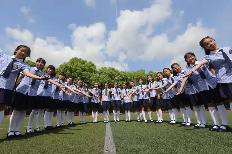 "我们毕业啦"创意毕业照第二波来袭 看看谁家创意强!