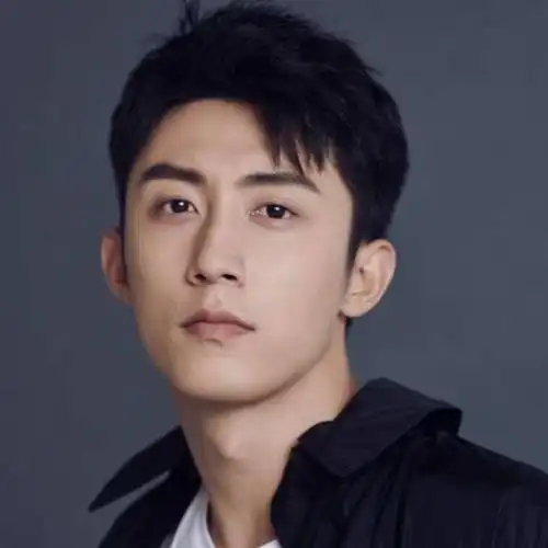 黄景瑜终于换头像了,4年集齐九宫格,网友:小室的头像感觉更帅