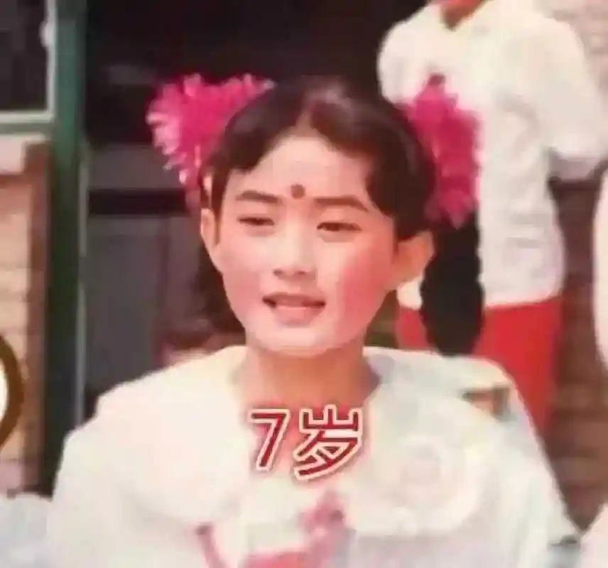 赵丽颖小时候好可爱呀.