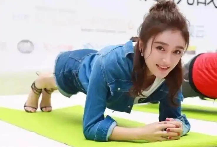 宋轶的身材有多好?看到她穿旗袍的效果,这"腰臀比"我酸了