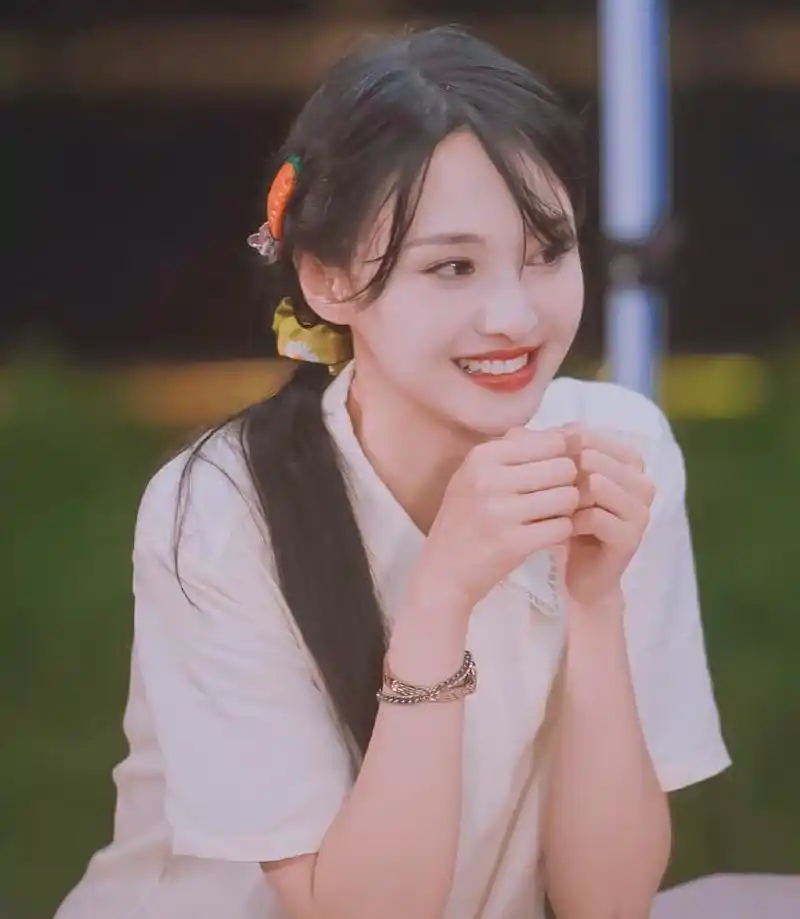 郑爽大号删除回应,小号却内涵人心险恶,签名改成只能换换头像了