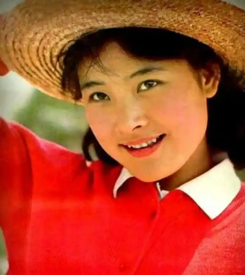 当年,演员陈冲受邀,回国登上了央视春晚的舞台,她高兴地说:"今年是