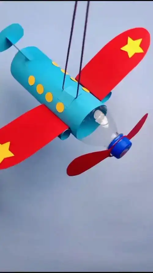 手工制作#塑料瓶手工飞机模型,快给家里的小朋友做一下吧!