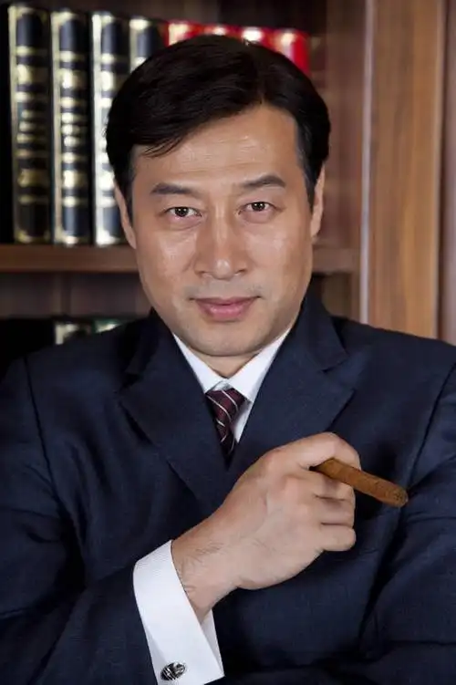 东方人,中年人,一个人,站,微笑,竖图,彩色,室内,白天,正面,时尚,幸福