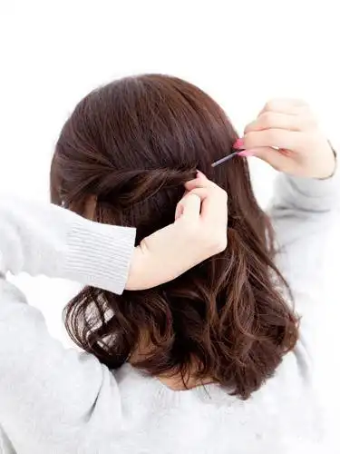 中短发怎么扎好看,中短发怎么扎好看图解,中短发怎么扎简单好看 (4)