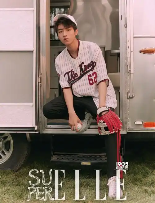 王俊凯漫撕男酷帅封面 521投递个棒球王子要不要?