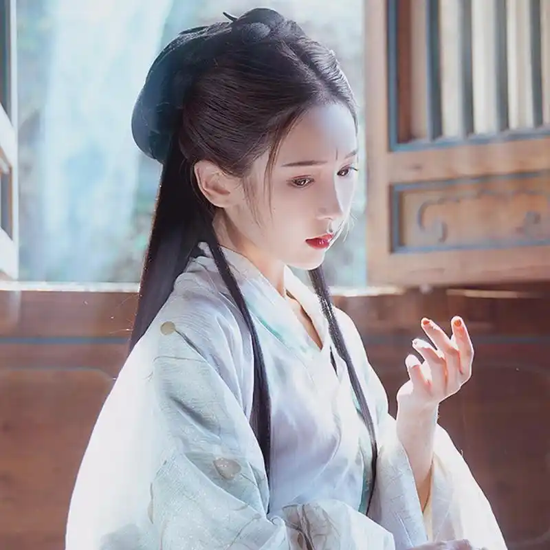 "南国有佳人,容华若桃李"微博自截 古风汉服女生头像