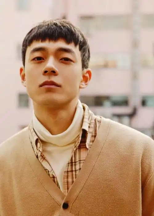 大壮腿寸头小哥穿紧身衣健身,被勒出的不只大胸腹肌……_网易订阅