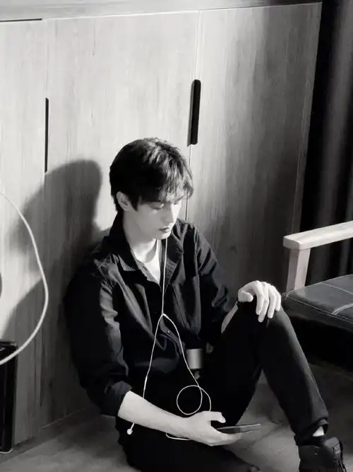 宋威龙 三年不见男大十八变