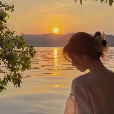 2023最火女生头像侧脸高级图片_女生头像_头像屋