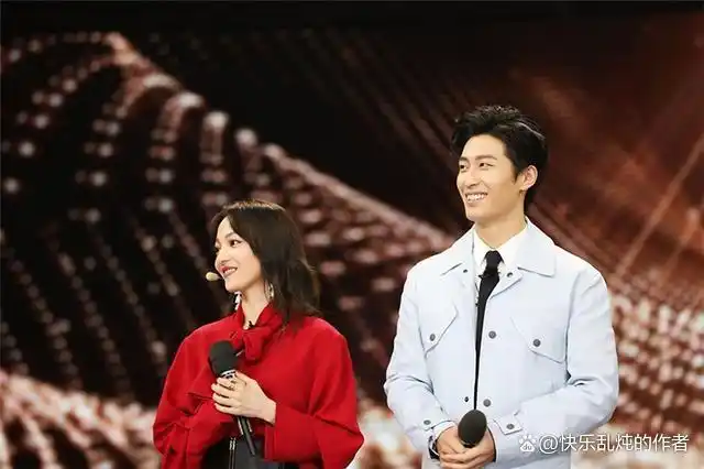 窦骁,出生于1988年,加拿大华裔,身高182,身材瘦而不柴,身段比例nice.