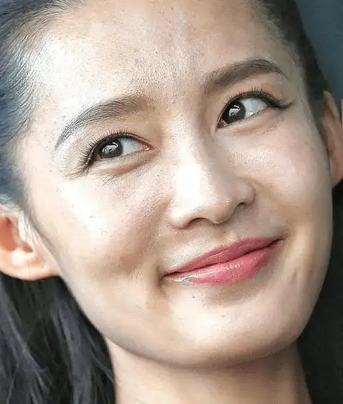 这12位女星生图真可怕照片中的光鲜亮丽全是假的无爱了