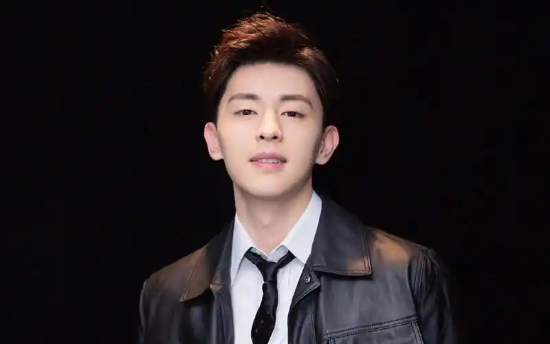 邓伦帅气迷人写真图片桌面壁纸高清大图预览1920x1200_大陆明星下载