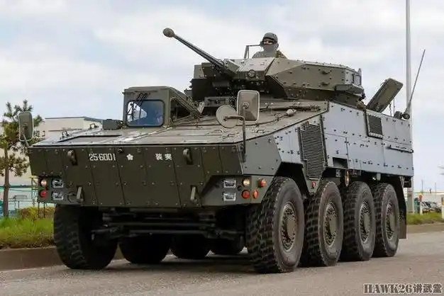 日本新型轮式装甲车亮相富士综合火力演习记者拍摄精彩画面