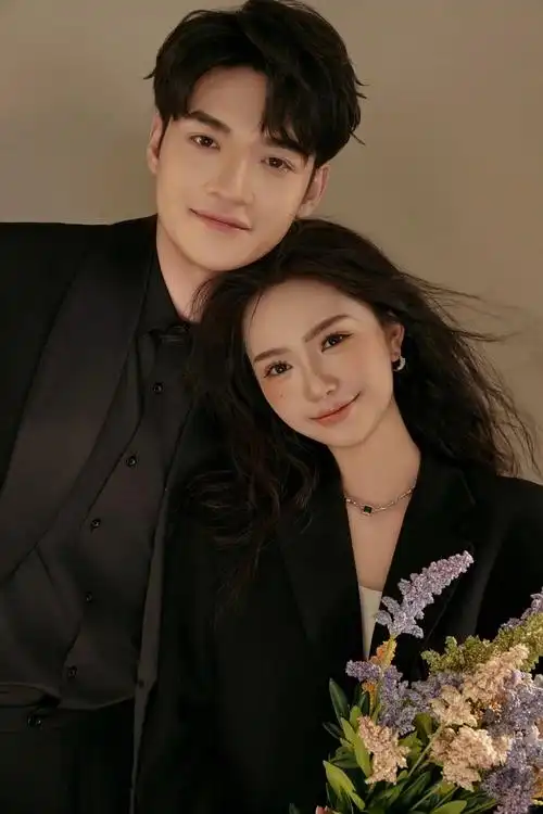 甜蜜浪漫情侣合照