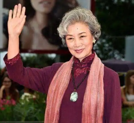 吕中还有一位优秀的女儿,她叫吴青,是航天军官大校军衔,看到如此优秀