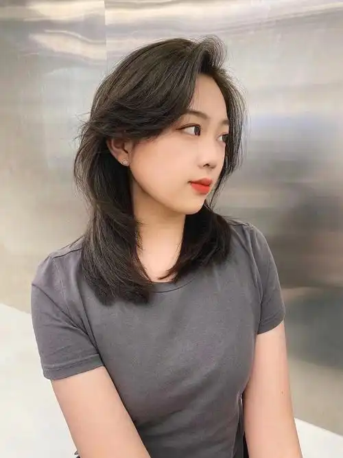 女孩子年轻10岁的发型初恋锁骨发