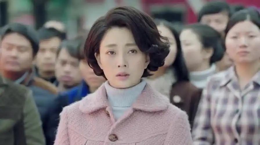 鸡毛飞上天邱英杰的同事来到学校有事找邱岩