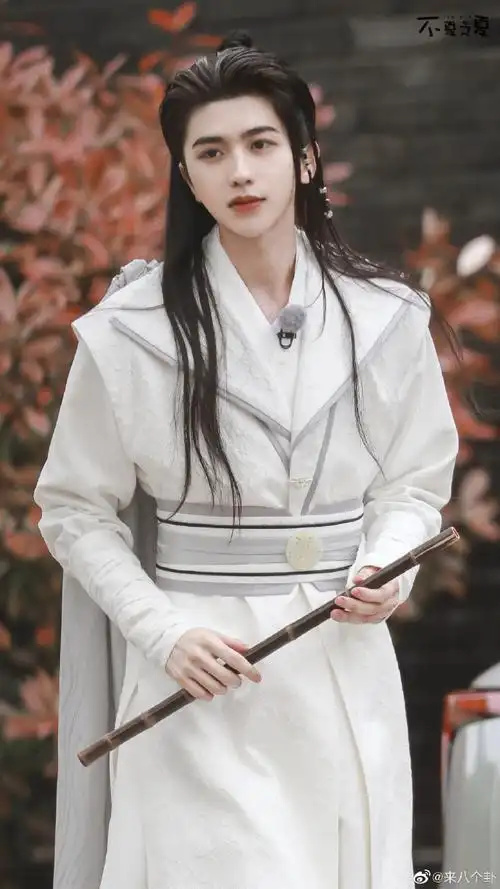 蔡徐坤白衣古装造型