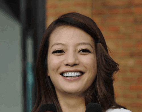 赵薇发胖吊带裙迅速换短裤不学庞龙唱口水歌图4