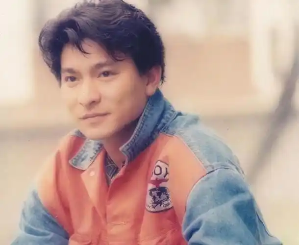 刘德华华表奖上风采依旧,其成功背后是辛酸与自律到极致的自己